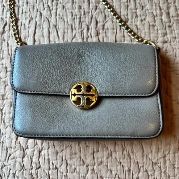 Tory Burch Heron Grey Leather Chelsea Shoulder Bag w Gold Hardware & Chain - Picture 2 of 10